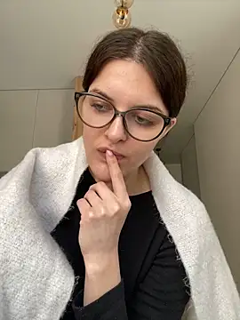 little belucci online show from February 9, 1:03 pm