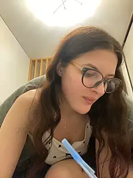 little belucci online show from February 24, 6:58 pm