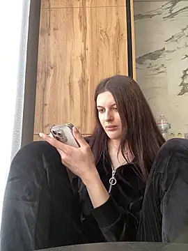 little belucci online show from March 1, 9:15 pm