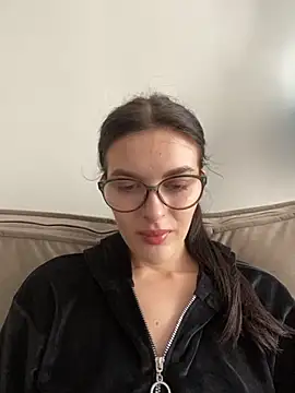 little belucci online show from October 20, 1:11 pm