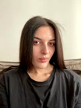 little belucci online show from November 14, 1:32 pm