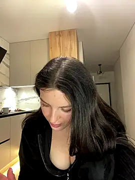 little belucci online show from December 16, 2:44 pm