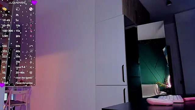 Snapshot of _alleyesonme_ chatting on December 6, 9:10 am  alleyesonme  online show from December 6, 9:10 am