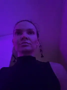 Snapshot of _alleyesonme_ chatting on October 25, 3:29 pm  alleyesonme  online show from October 25, 3:29 pm