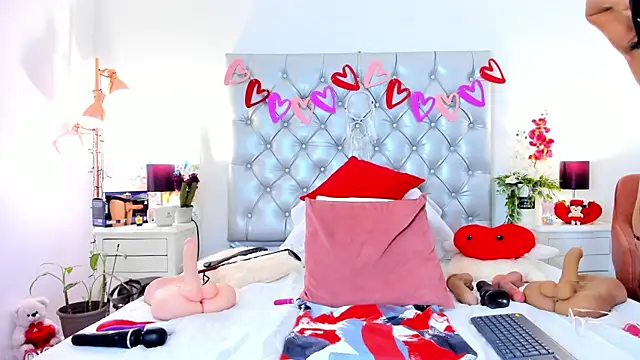 Snapshot of Anaa_Bellaa chatting on February 10, 3:32 pm Anaa Bellaa online show from February 10, 3:32 pm