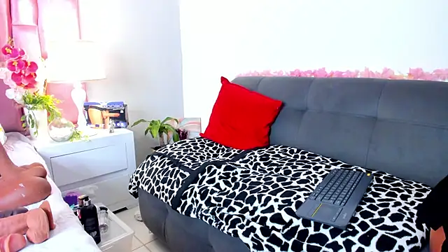 Anaa Bellaa online show from November 15, 12:30 am