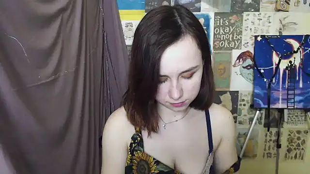 Snapshot of VeryVeryVeryShy_ chatting on March 1, 9:51 am VeryVeryVeryShy online show from March 1, 9:51 am