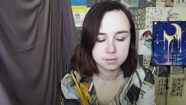 Snapshot of VeryVeryVeryShy_ chatting on March 5, 6:44 am VeryVeryVeryShy online show from March 5, 6:44 am
