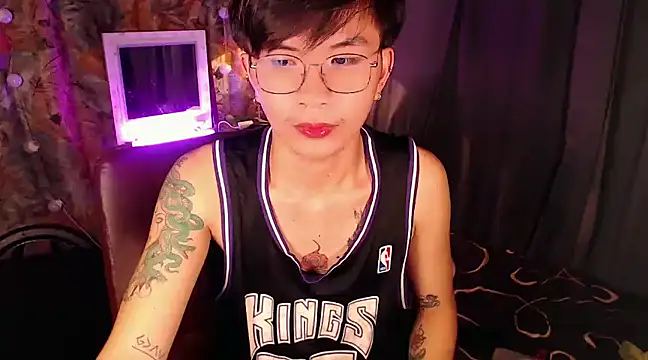 Snapshot of Sexy_Handsome_Drex chatting on December 3, 8:27 am Sexy Handsome Drex online show from December 3, 8:27 am