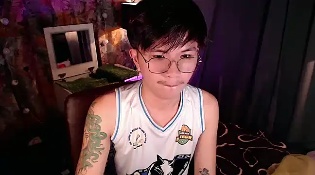 Snapshot of Sexy_Handsome_Drex chatting on December 6, 8:59 am Sexy Handsome Drex online show from December 6, 8:59 am