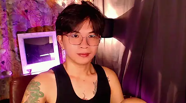 Snapshot of Sexy_Handsome_Drex chatting on December 14, 11:39 am Sexy Handsome Drex online show from December 14, 11:39 am