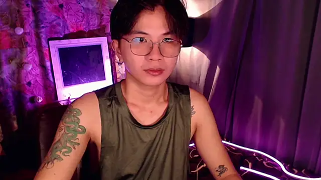 Snapshot of Sexy_Handsome_Drex chatting on December 15, 6:51 am Sexy Handsome Drex online show from December 15, 6:51 am