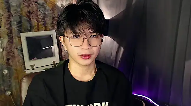 Snapshot of Sexy_Handsome_Drex chatting on December 18, 10:19 am Sexy Handsome Drex online show from December 18, 10:19 am