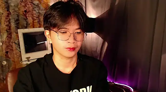 Snapshot of Sexy_Handsome_Drex chatting on December 18, 1:23 pm Sexy Handsome Drex online show from December 18, 1:23 pm