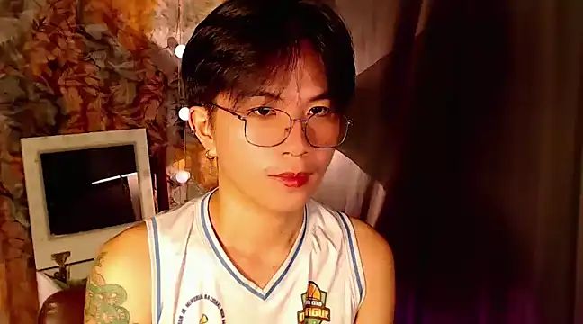 Snapshot of Sexy_Handsome_Drex chatting on December 21, 11:22 am Sexy Handsome Drex online show from December 21, 11:22 am