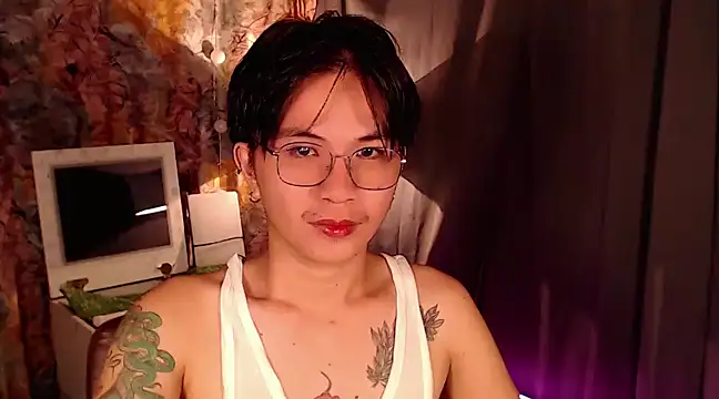 Snapshot of Sexy_Handsome_Drex chatting on December 22, 1:44 pm Sexy Handsome Drex online show from December 22, 1:44 pm