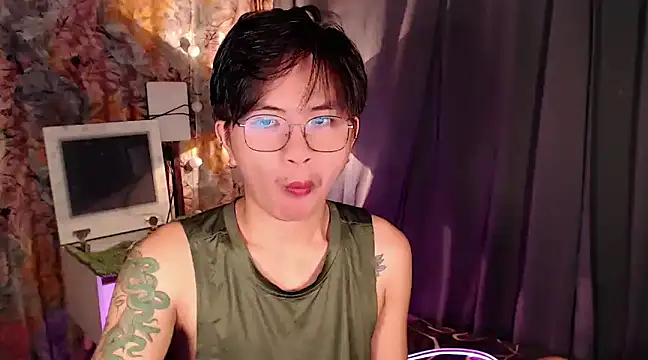 Snapshot of Sexy_Handsome_Drex chatting on December 25, 5:58 am Sexy Handsome Drex online show from December 25, 5:58 am