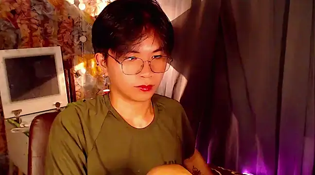 Snapshot of Sexy_Handsome_Drex chatting on December 29, 6:05 pm Sexy Handsome Drex online show from December 29, 6:05 pm