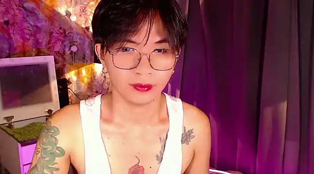 Snapshot of Sexy_Handsome_Drex chatting on December 31, 12:15 pm Sexy Handsome Drex online show from December 31, 12:15 pm