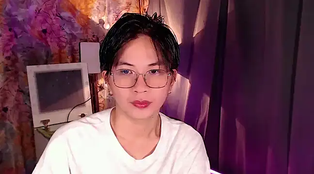 Snapshot of Sexy_Handsome_Drex chatting on January 1, 9:17 am Sexy Handsome Drex online show from January 1, 9:17 am