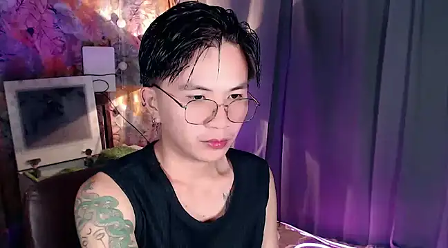 Snapshot of Sexy_Handsome_Drex chatting on January 4, 8:39 am Sexy Handsome Drex online show from January 4, 8:39 am