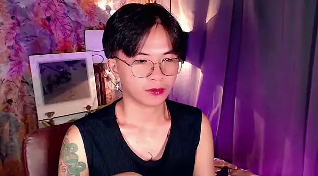 Snapshot of Sexy_Handsome_Drex chatting on January 4, 11:43 am Sexy Handsome Drex online show from January 4, 11:43 am