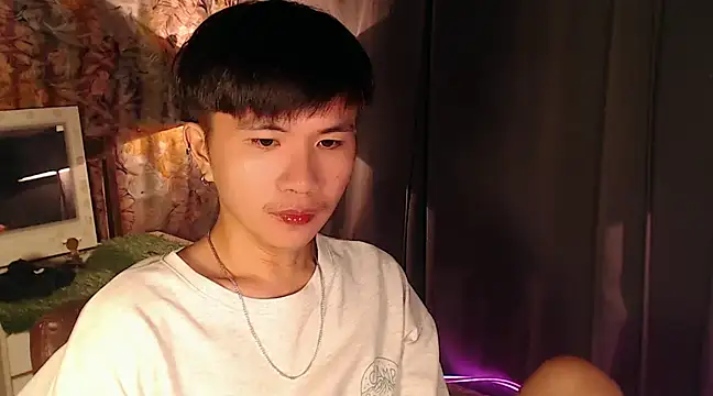 Snapshot of Sexy_Handsome_Drex chatting on February 12, 11:29 am Sexy Handsome Drex online show from February 12, 11:29 am