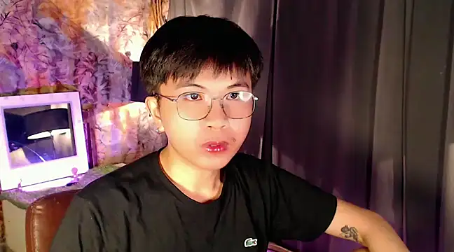 Snapshot of Sexy_Handsome_Drex chatting on February 16, 8:32 am Sexy Handsome Drex online show from February 16, 8:32 am