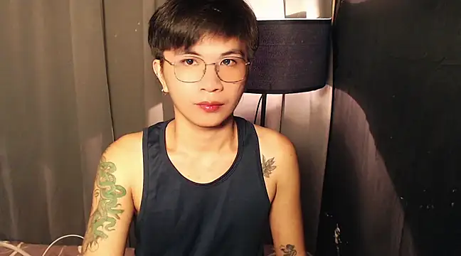 Snapshot of Sexy_Handsome_Drex chatting on February 24, 9:21 am Sexy Handsome Drex online show from February 24, 9:21 am