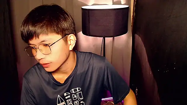 Snapshot of Sexy_Handsome_Drex chatting on February 28, 8:42 am Sexy Handsome Drex online show from February 28, 8:42 am