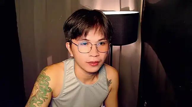 Snapshot of Sexy_Handsome_Drex chatting on March 1, 8:56 am Sexy Handsome Drex online show from March 1, 8:56 am