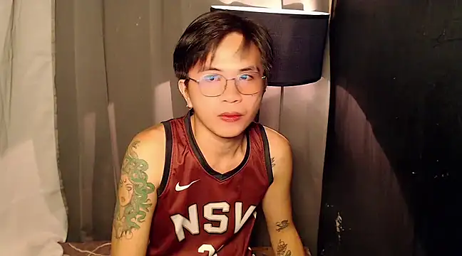 Snapshot of Sexy_Handsome_Drex chatting on March 8, 10:32 am Sexy Handsome Drex online show from March 8, 10:32 am