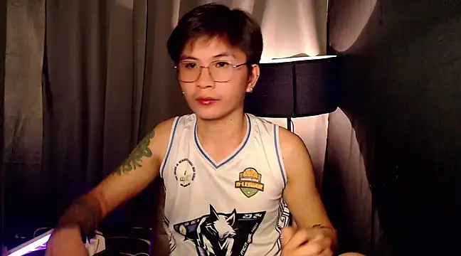 Snapshot of Sexy_Handsome_Drex chatting on March 12, 9:23 am Sexy Handsome Drex online show from March 12, 9:23 am