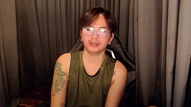 Snapshot of Sexy_Handsome_Drex chatting on October 12, 5:50 am Sexy Handsome Drex online show from October 12, 5:50 am