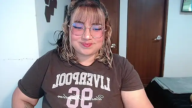 Snapshot of yini_angel chatting on May 25, 11:11 pm yini angel online show from May 25, 11:11 pm