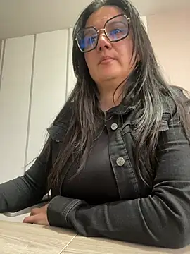 SWEETLILY18 online show from January 8, 4:22 pm