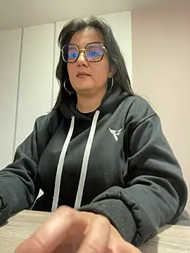 SWEETLILY18 online show from February 25, 11:30 am