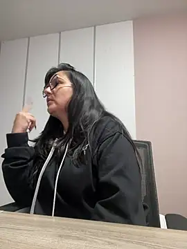 SWEETLILY18 online show from March 18, 11:30 am