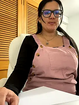 SWEETLILY18 online show from September 11, 10:10 pm