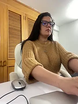 SWEETLILY18 online show from October 3, 10:18 pm