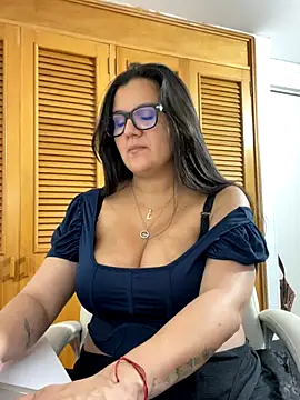 SWEETLILY18 online show from October 22, 10:42 pm