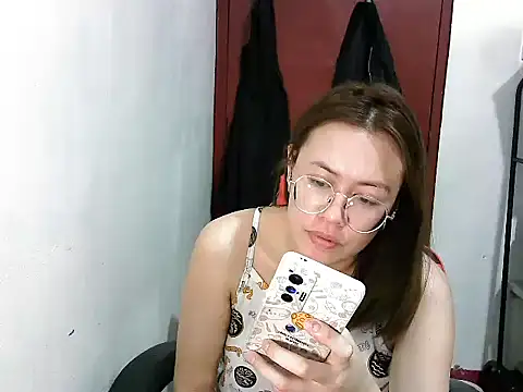 Snapshot of crizzybel chatting on January 10, 4:54 am crizzybel online show from January 10, 4:54 am