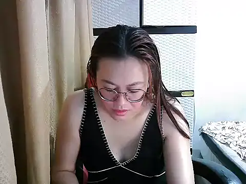 Snapshot of crizzybel chatting on September 30, 7:46 am crizzybel online show from September 30, 7:46 am