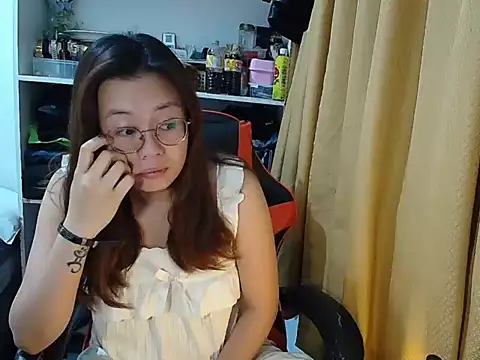 crizzybel online show from April 2, 6:05 pm