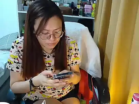 crizzybel online show from April 10, 11:09 pm