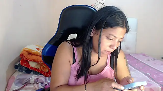 Leylafourniert online show from December 22, 7:00 pm