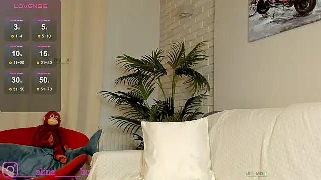 Snapshot of Miss--boo chatting on March 3, 6:33 pm Miss--boo online show from March 3, 6:33 pm