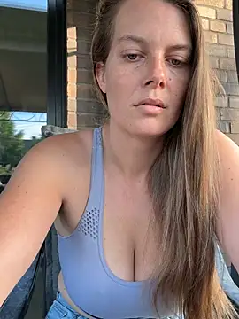 Snapshot of newMichelle chatting on June 1, 5:42 am newMichelle online show from June 1, 5:42 am