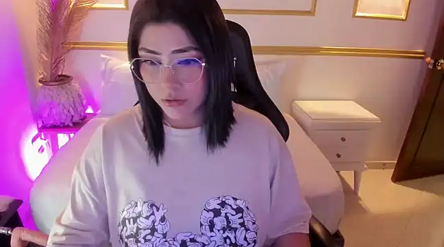 lucy26  online show from March 11, 8:30 am