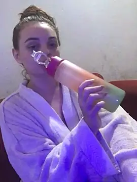 Emmacut online show from March 21, 3:01 am